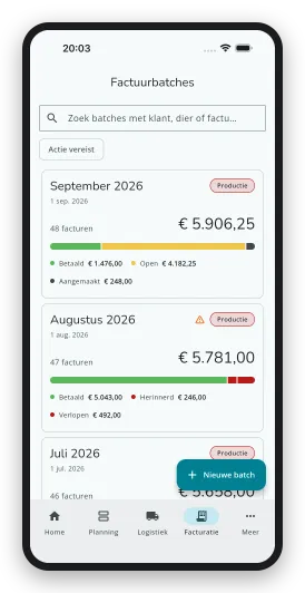 De factuurbatches in de DoggyDoggy bedrijfsapp, met per maand wat betaald is en wat nog open staat